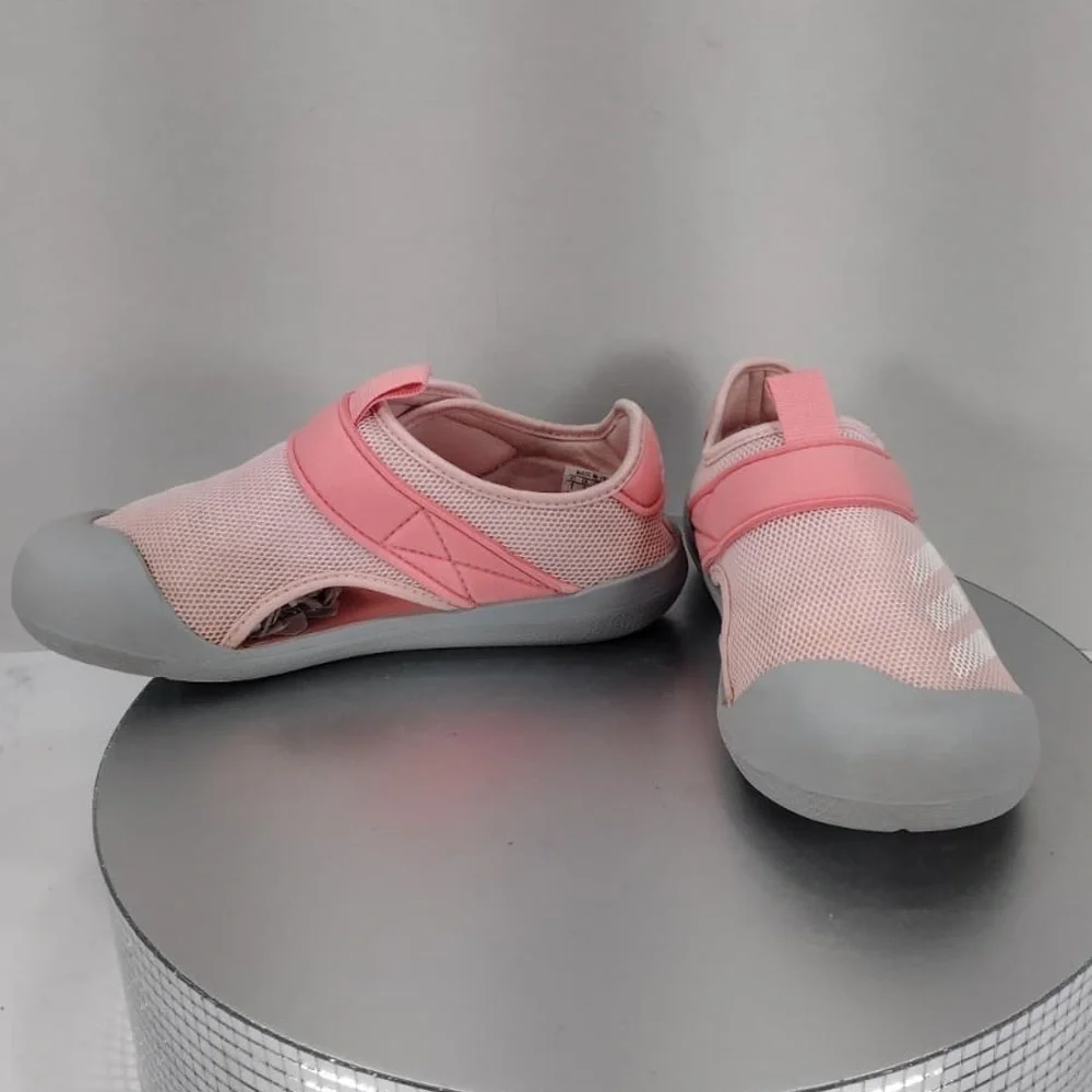 Adidas Kids Water Shoes in  size 1 kids pre owned Exellent condition